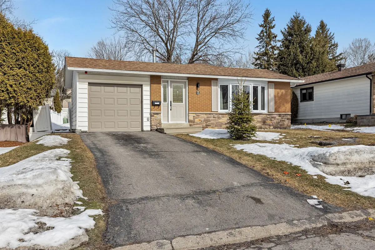 22 Red Maple CRES, Blackburn Hamlet, ON K1B 3Z3