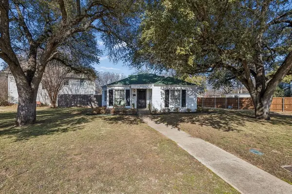 3704 Wildwood Road, Fort Worth, TX 76107