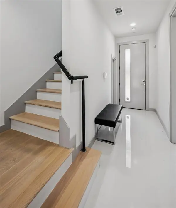 1880 Beaumont Street, Dallas, TX 75215