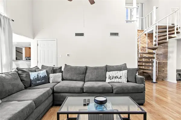 2200 Seville Court, Dalworthington Gardens, TX 76013