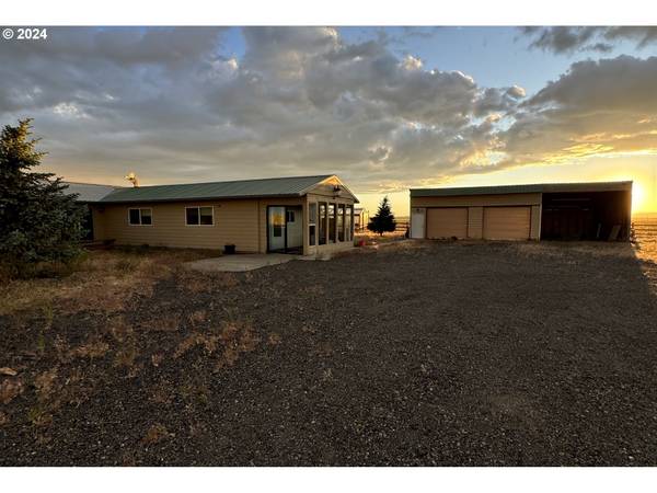 91566 SINK LN, Christmas Valley, OR 97641