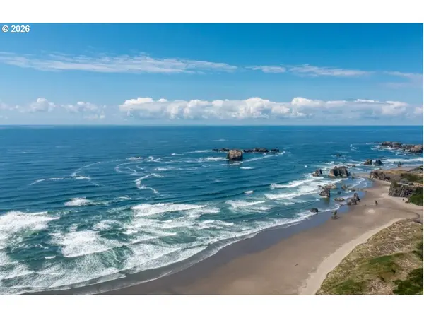 2754 LINCOLN AVE, Bandon, OR 97411