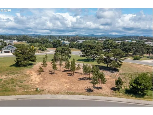 2754 LINCOLN AVE, Bandon, OR 97411