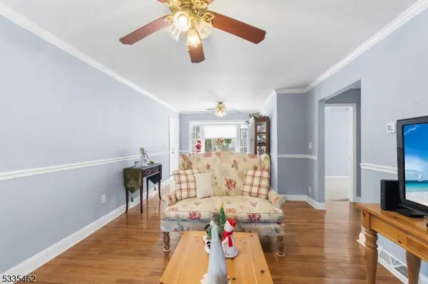 34 Northwestern Trl, Hopatcong Boro, NJ 07843