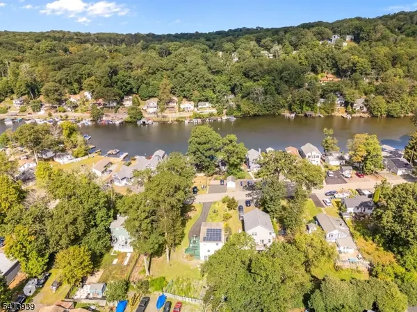 19 W River Styx Rd, Hopatcong Boro, NJ 07843