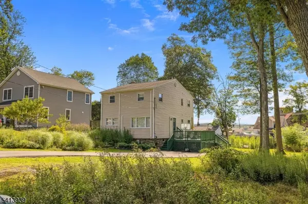 19 W River Styx Rd, Hopatcong Boro, NJ 07843