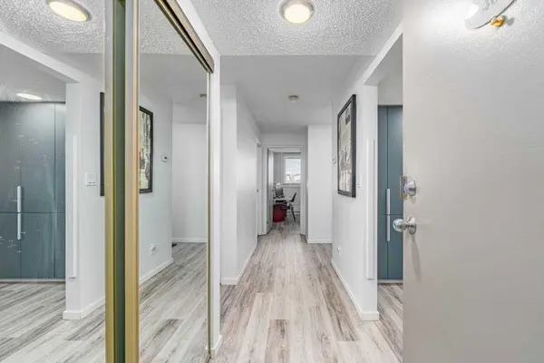 511 56 AVE SW #406, Calgary, AB T2V 0G6