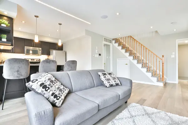 168 Kingston RD W, Ajax, ON L1T 0M9