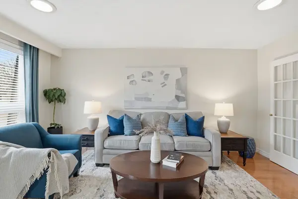 676 Woodview RD, Burlington, ON L7N 3A5