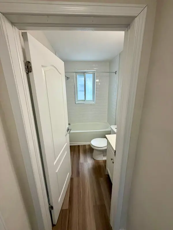 10 Croswaite AVE S #1, Hamilton, ON L8K 2T8