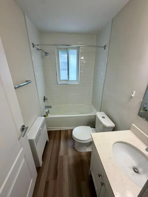 10 Croswaite AVE S #1, Hamilton, ON L8K 2T8