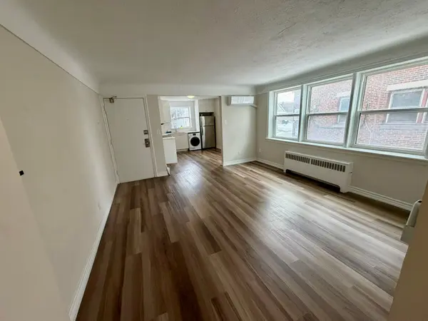 10 Croswaite AVE S #1, Hamilton, ON L8K 2T8