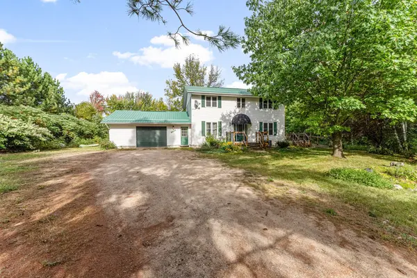 1095 MOUNTAINVIEW DR, Laurentian Valley, ON K8A 8E3