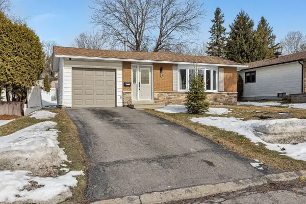 22 Red Maple CRES, Blackburn Hamlet, ON K1B 3Z3