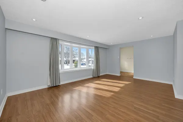 22 Red Maple CRES, Blackburn Hamlet, ON K1B 3Z3