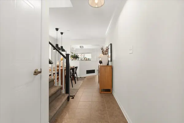 48 Manhattan CIR, Cambridge, ON N3C 0C4