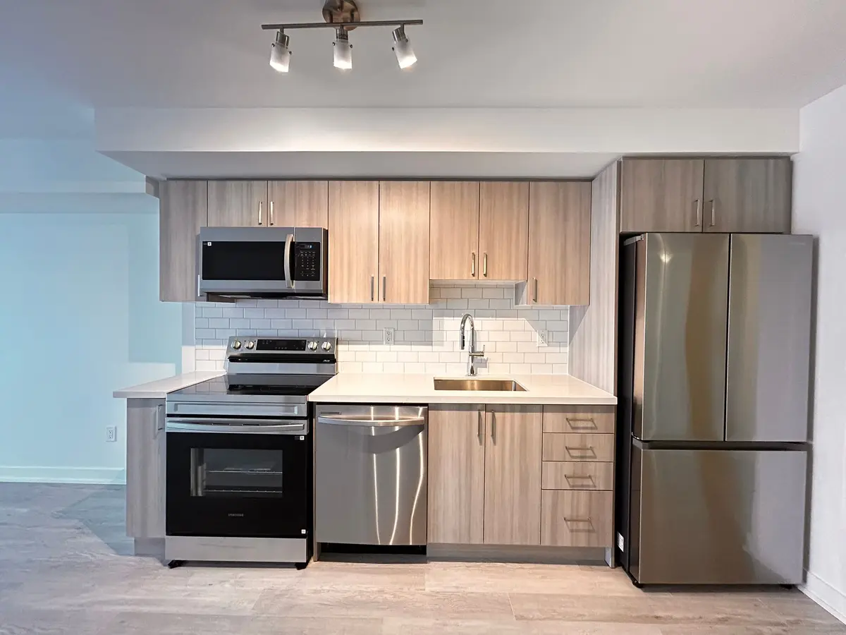 1010 Sandy Beach RD #2206, Pickering, ON L1W 0C7