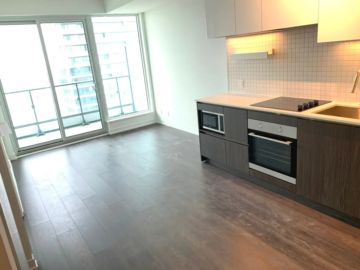 898 Portage Pkwy #4205, Vaughan, ON L4K 0J6