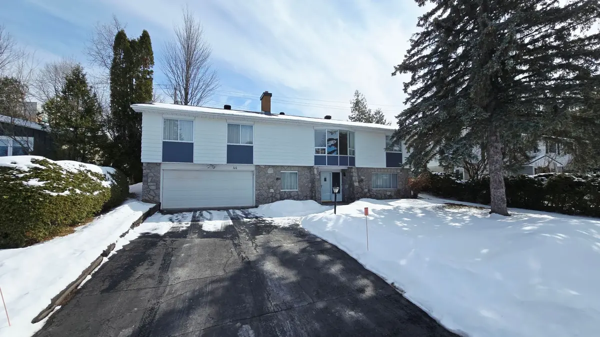 44 Foothills DR, Bells Corners And South To Fallowfield, ON K2H 6K3