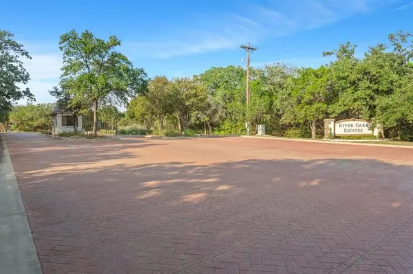 1092 Century Oaks Drive, China Spring, TX 76633