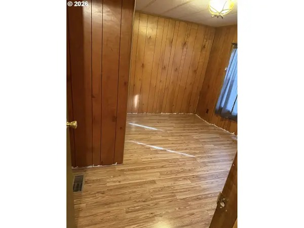 737 N 15TH AVE, Elgin, OR 97827