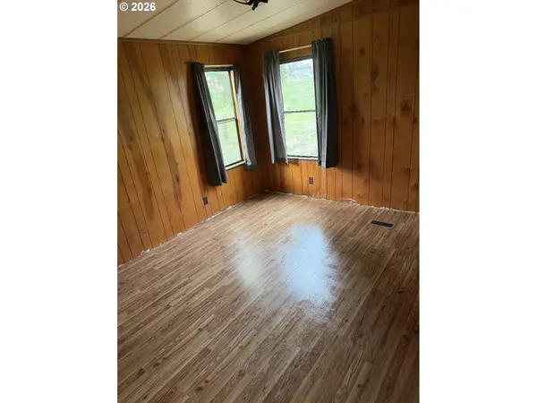 737 N 15TH AVE, Elgin, OR 97827