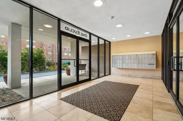 1 Euclid Ave #3B, Summit City, NJ 07901