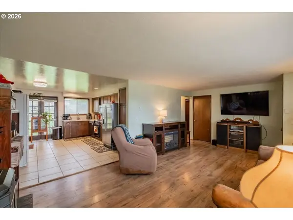 1360 SUNSET LN, Sweet Home, OR 97386