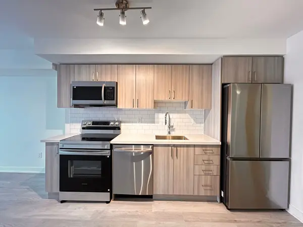 1010 Sandy Beach RD #2206, Pickering, ON L1W 0C7