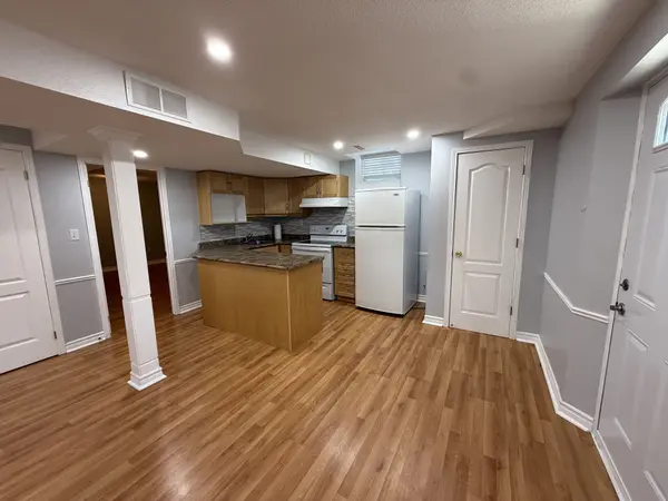 54 Castlepoint DR #LOWER, Vaughan, ON L4H 1B8