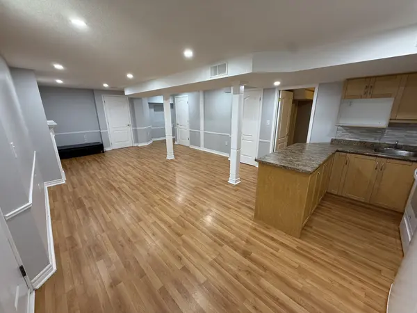 54 Castlepoint DR #LOWER, Vaughan, ON L4H 1B8