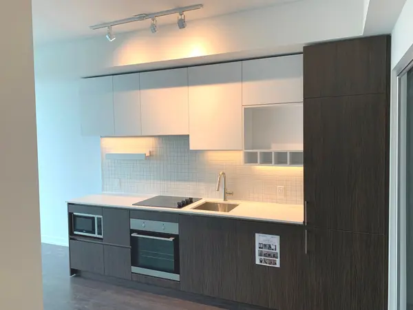 898 Portage Pkwy #4205, Vaughan, ON L4K 0J6