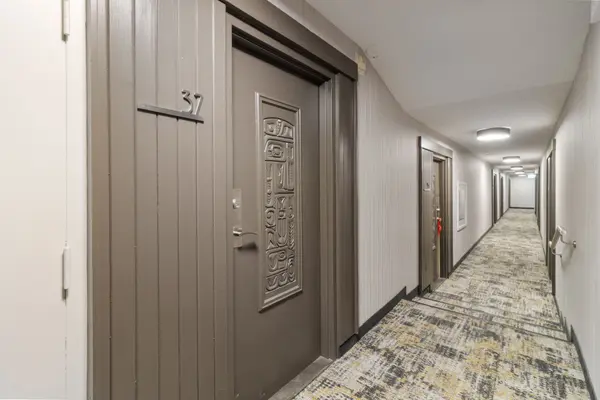 1016 Falgarwood DR #37, Oakville, ON L6H 2P5