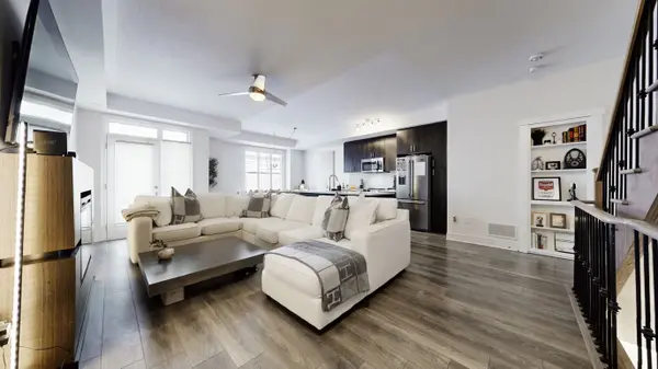 1423 Clarriage CT, Milton, ON L9E 1J4