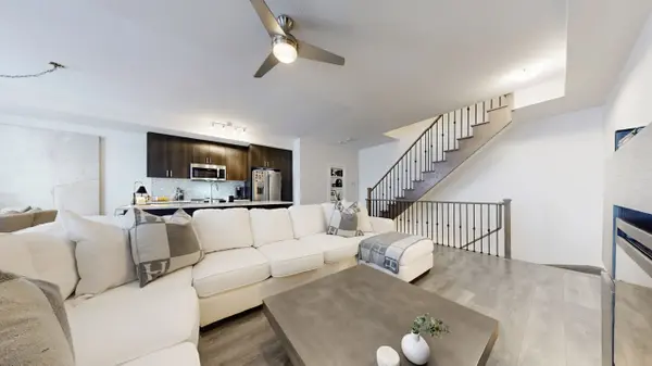 1423 Clarriage CT, Milton, ON L9E 1J4