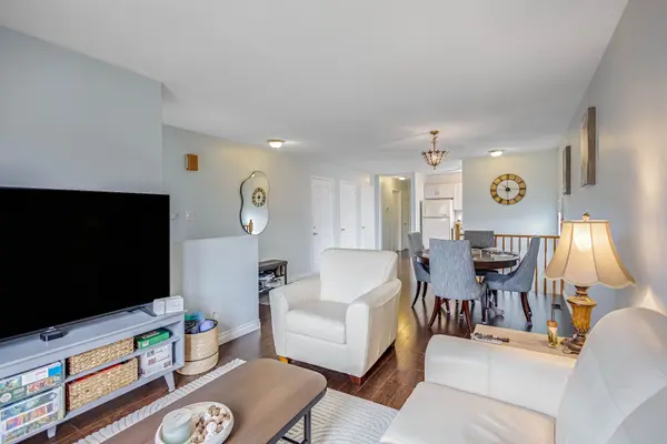 8 Brantdale AVE, Hamilton, ON L9C 1B7