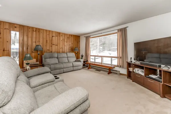 1357 Ravenscliffe RD, Huntsville, ON P1H 2N5