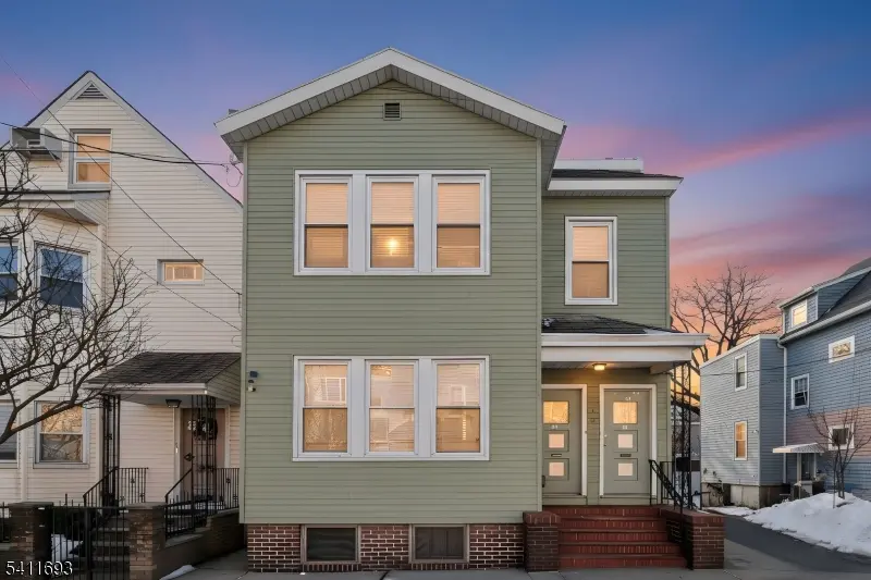 419 Hamilton St, Harrison Town, NJ 07029