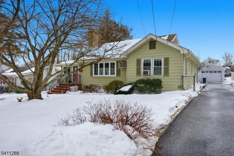 13 Iroquois Ave, Parsippany-troy Hills Twp., NJ 07034