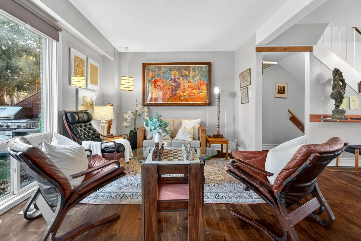 8 Esterbrooke AVE #9, Toronto C15, ON M2J 2C2