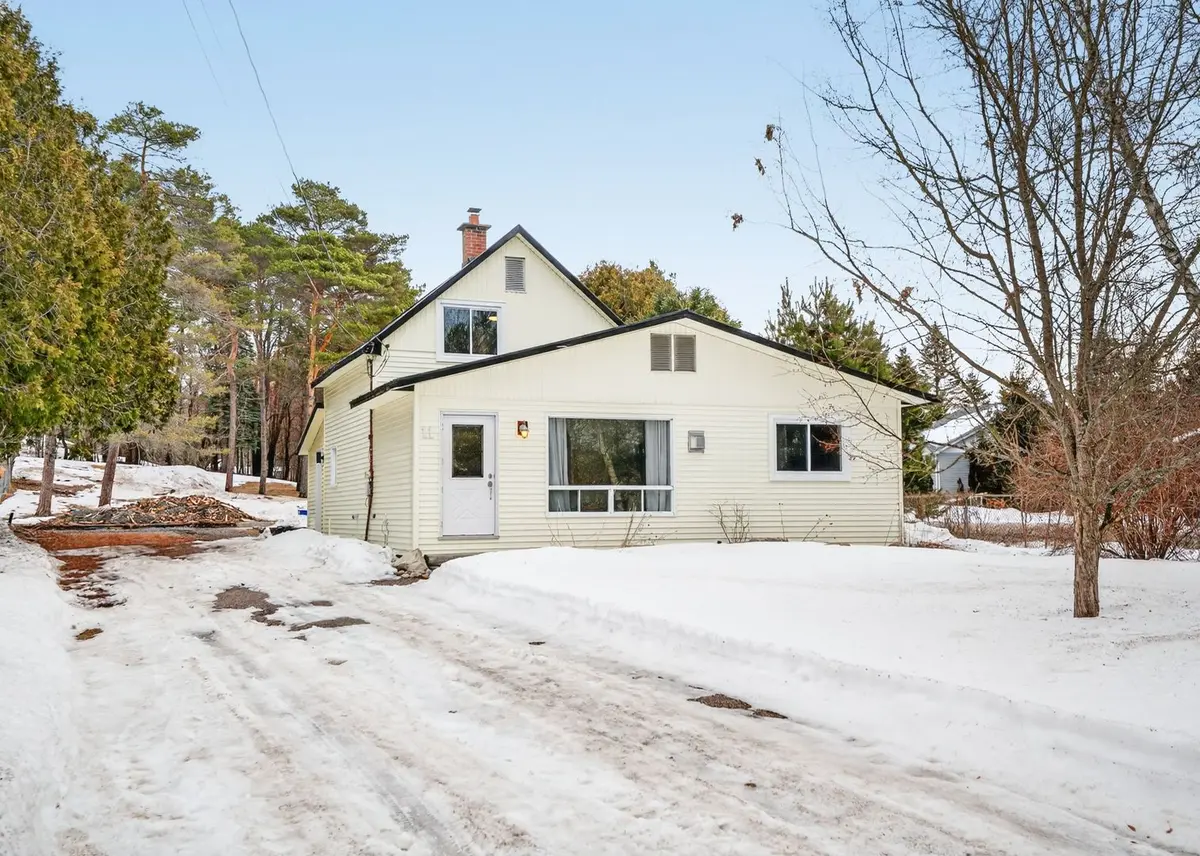 11 Silver ST, Huntsville, ON P1H 1M2