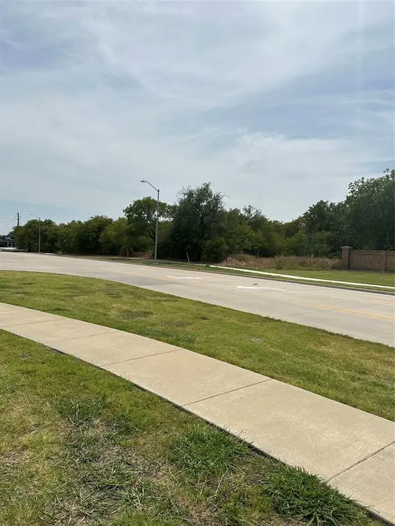 1150 E Seeton Road, Grand Prairie, TX 75054