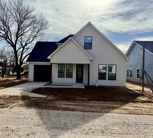 203 W Cherry Street, Nocona, TX 76255