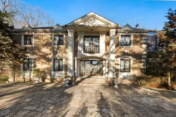 12 E Saddle River Rd, Saddle River Boro, NJ 07458