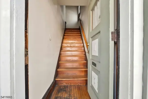 419 Hamilton St, Harrison Town, NJ 07029