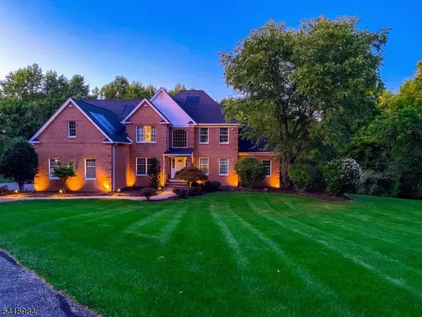 5 Noble Ct, Washington Twp., NJ 07853