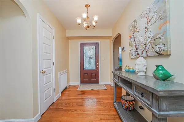 4 Brentwood AVE, Staten  Island, NY 10301