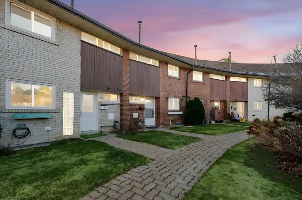 8 Esterbrooke AVE #9, Toronto C15, ON M2J 2C2