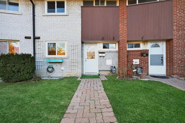 8 Esterbrooke AVE #9, Toronto C15, ON M2J 2C2