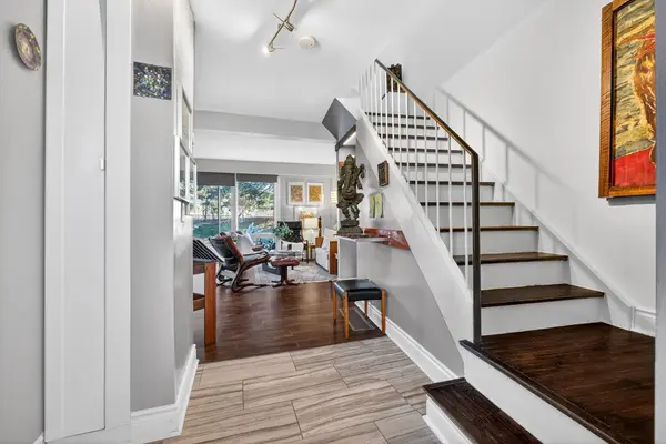 8 Esterbrooke AVE #9, Toronto C15, ON M2J 2C2